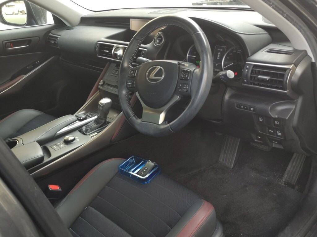 LEXUS IS 4D IS300H Thumbnail 5