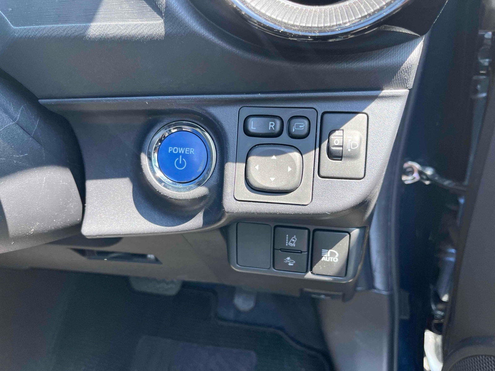 TOYOTA AQUA CROSSOVER Thumbnail 12