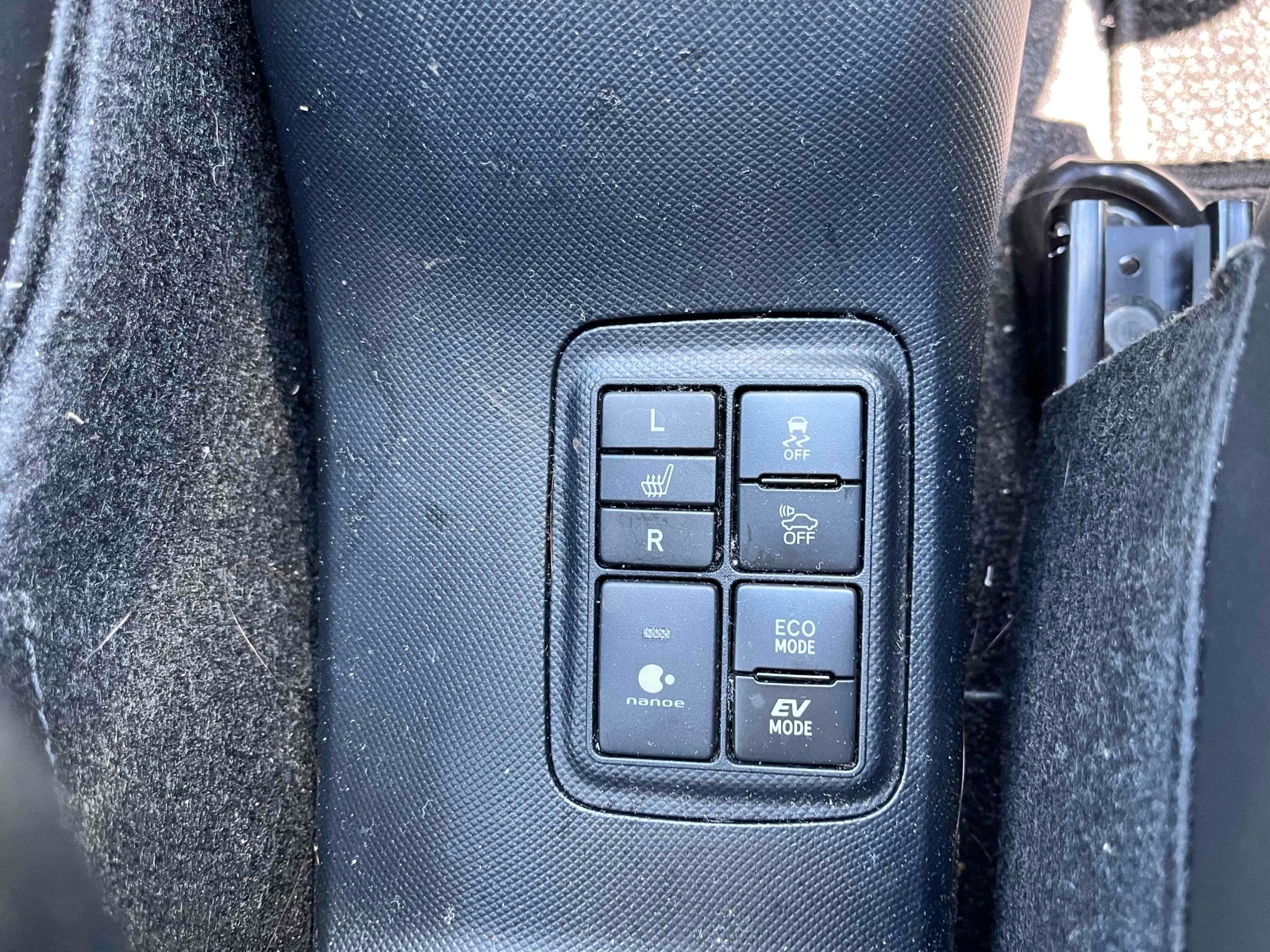 TOYOTA AQUA CROSSOVER Thumbnail 17