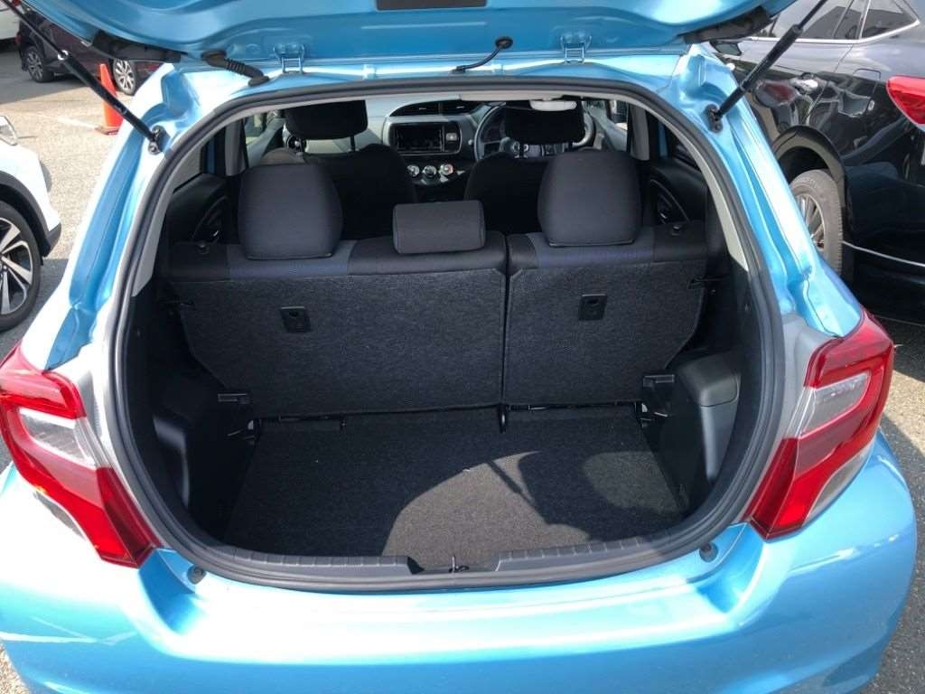 TOYOTA VITZ 1.3F LED EDITION Thumbnail 9