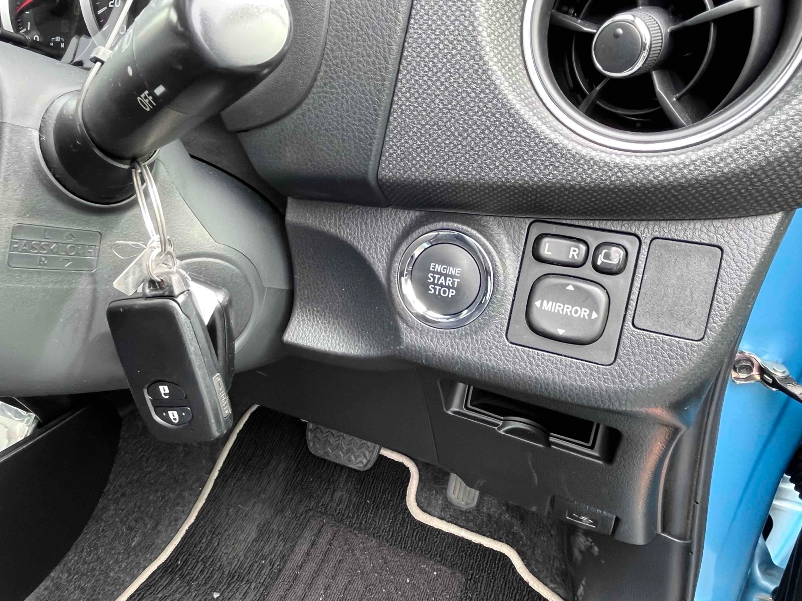 TOYOTA VITZ 1.3F LED EDITION Thumbnail 13