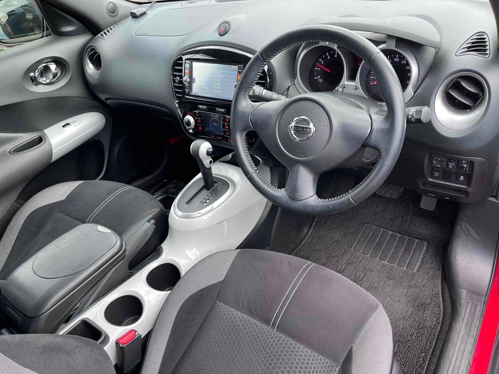 NISSAN JUKE 15RX PERSONARIZATION Thumbnail 10