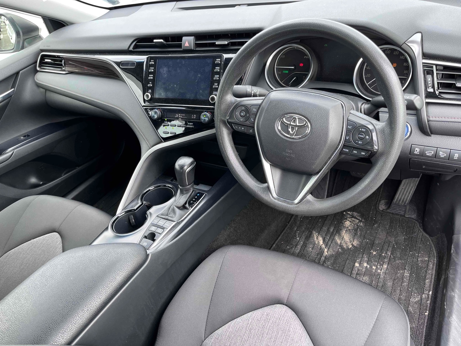 TOYOTA CAMRY X Thumbnail 10