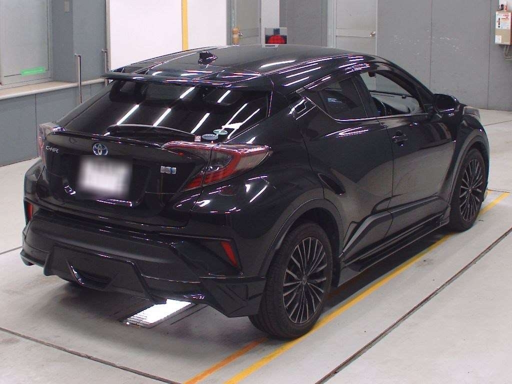 TOYOTA C-HR G Thumbnail 2