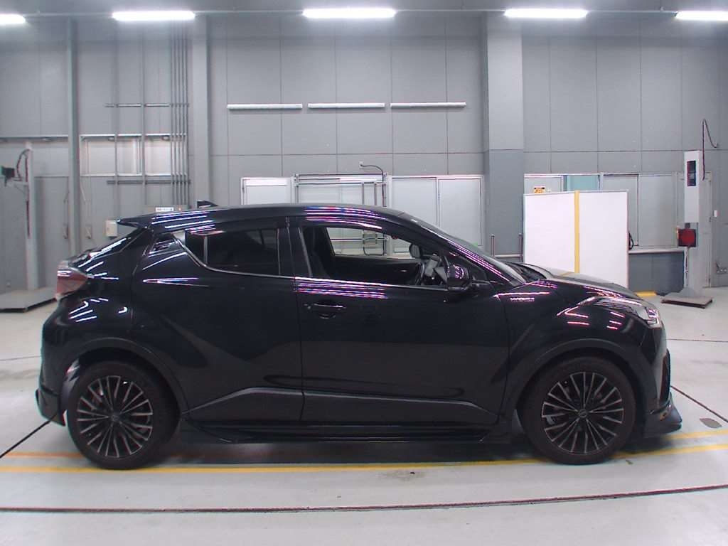 TOYOTA C-HR G Thumbnail 4