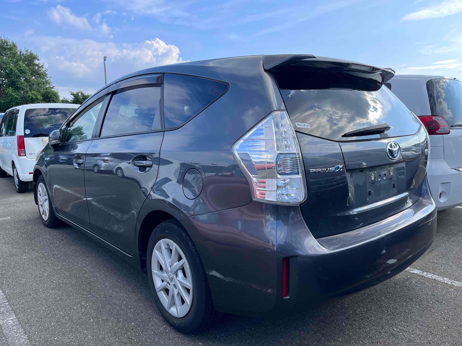 TOYOTA PRIUS ALPHA S Thumbnail 2