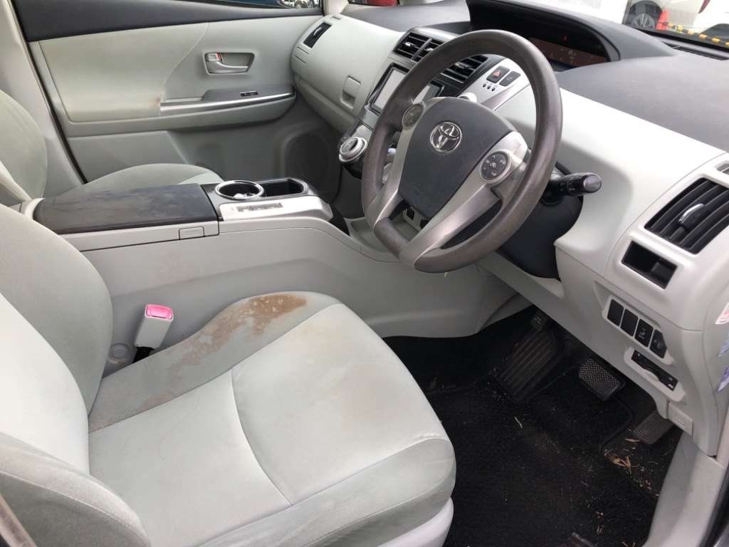 TOYOTA PRIUS ALPHA S Thumbnail 5