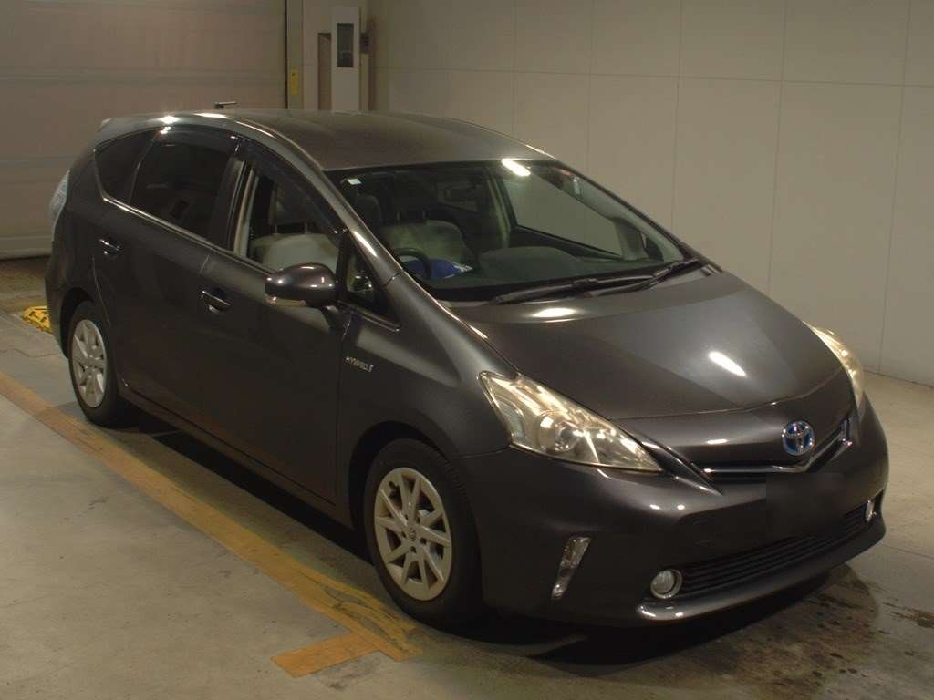 TOYOTA PRIUS ALPHA S Thumbnail 6