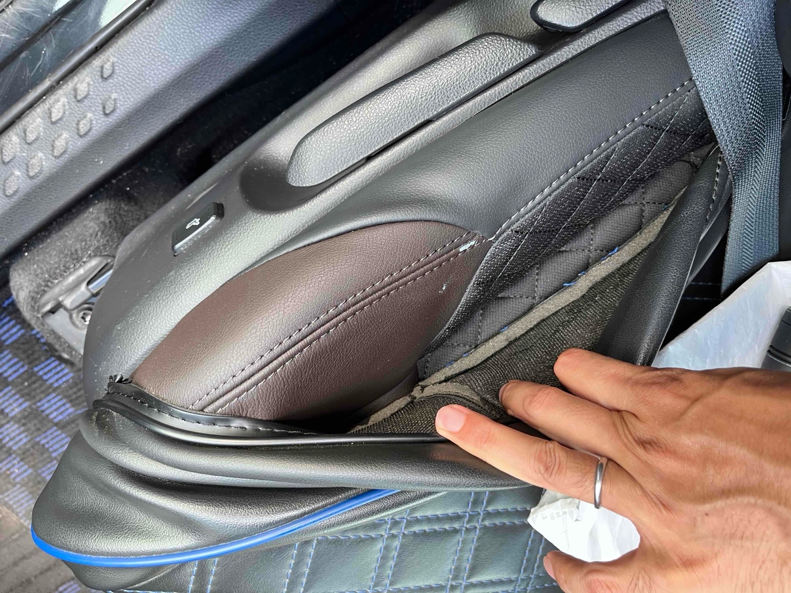 TOYOTA C-HR G Thumbnail 11