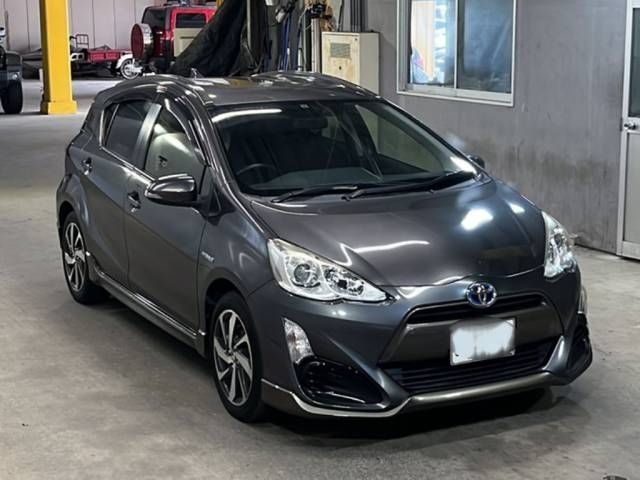 TOYOTA AQUA X-URBAN Thumbnail 7