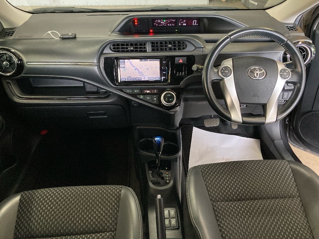 TOYOTA AQUA X-URBAN Thumbnail 5