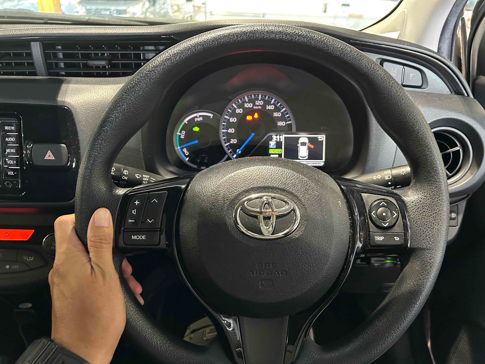 TOYOTA VITZ HYBRID F Thumbnail 12