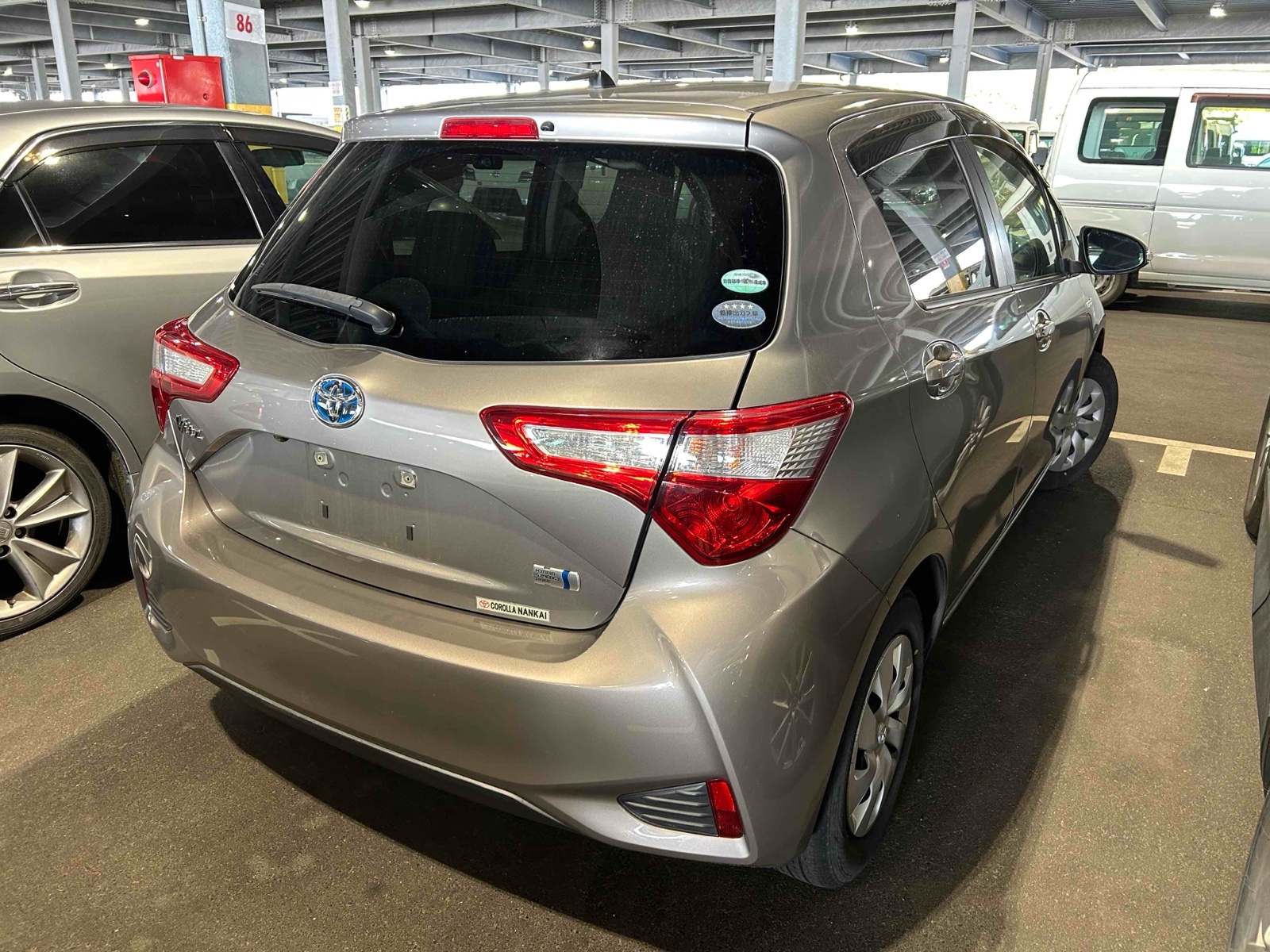 TOYOTA VITZ HYBRID F Thumbnail 10
