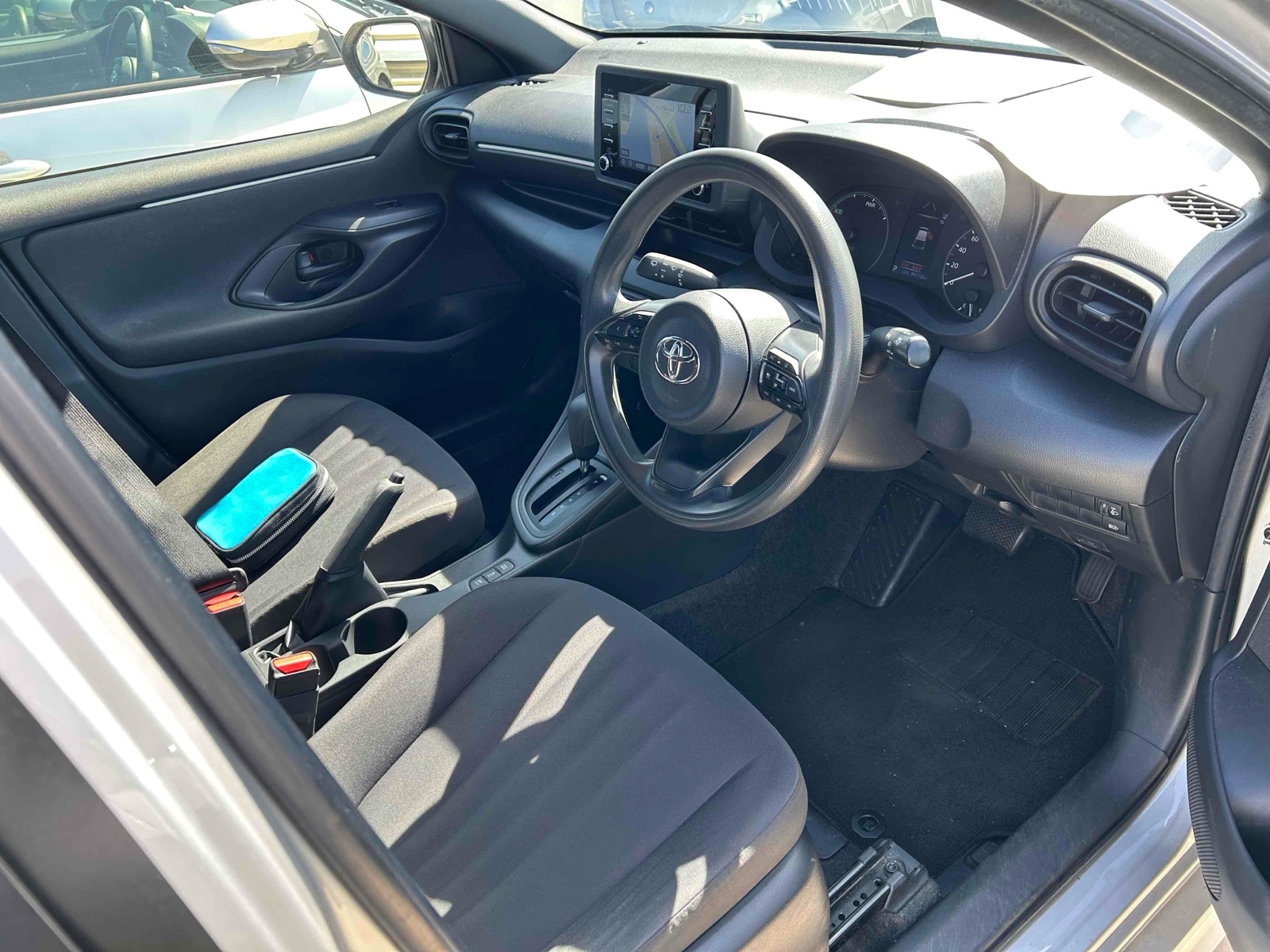 TOYOTA YARIS HYBRID X Thumbnail 28