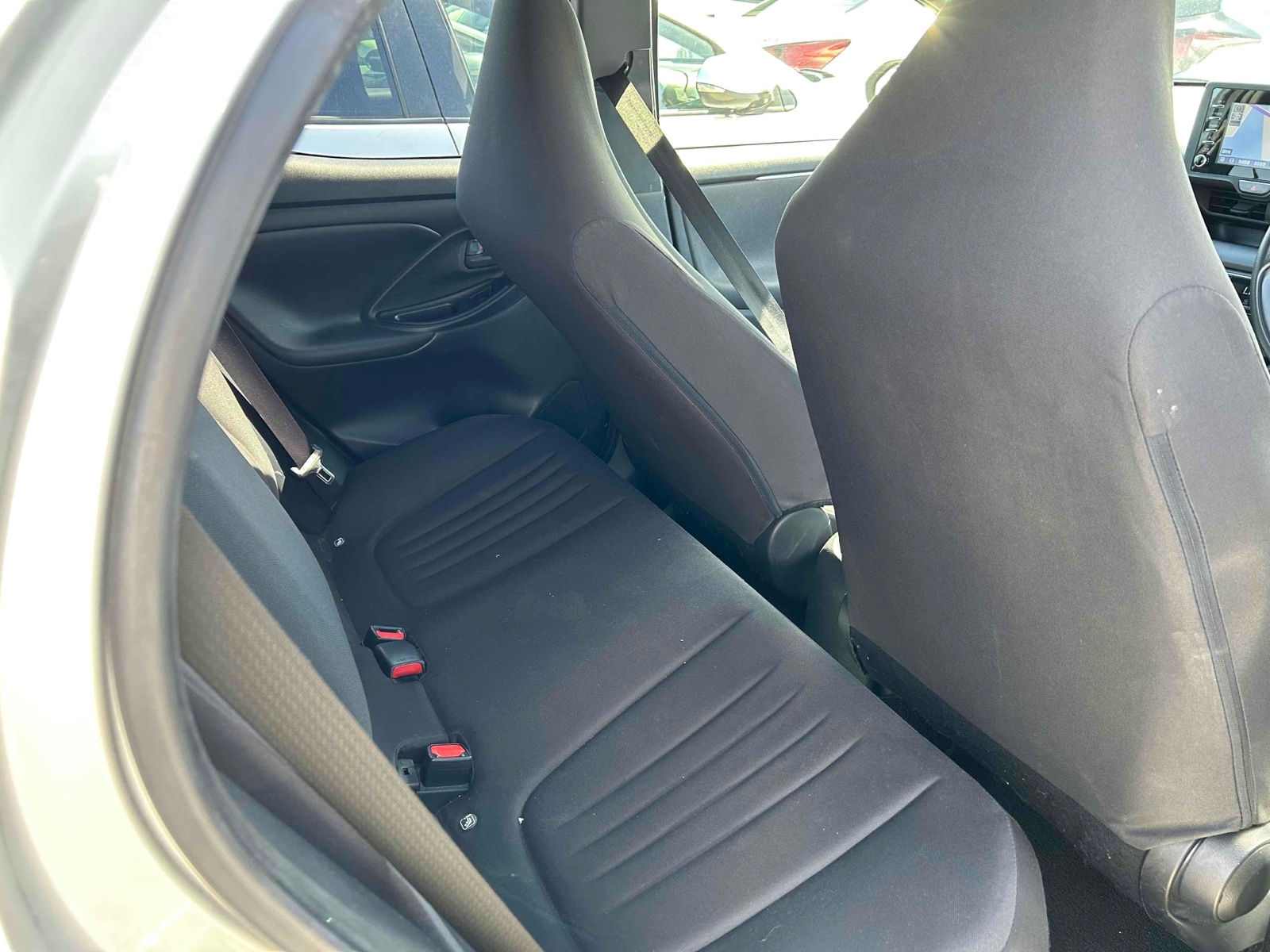 TOYOTA YARIS HYBRID X Thumbnail 36