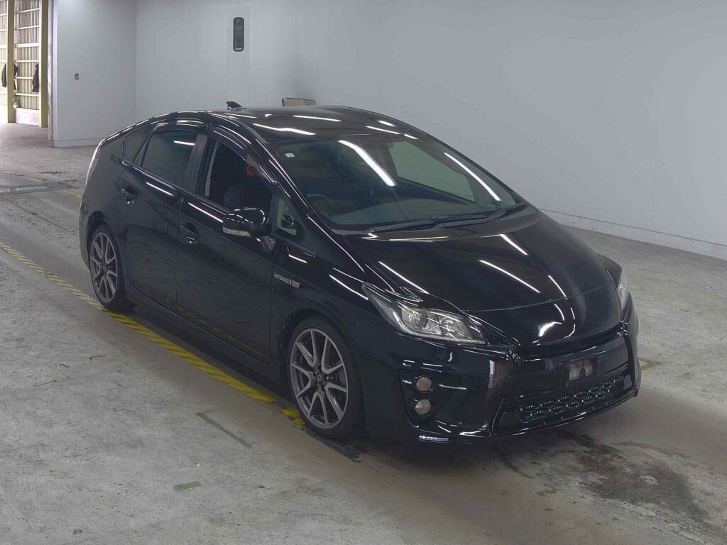 TOYOTA PRIUS 5D S TOURING SELECTION G'S Thumbnail 3