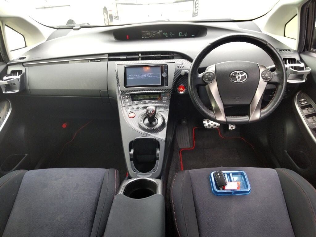 TOYOTA PRIUS 5D S TOURING SELECTION G'S Thumbnail 5
