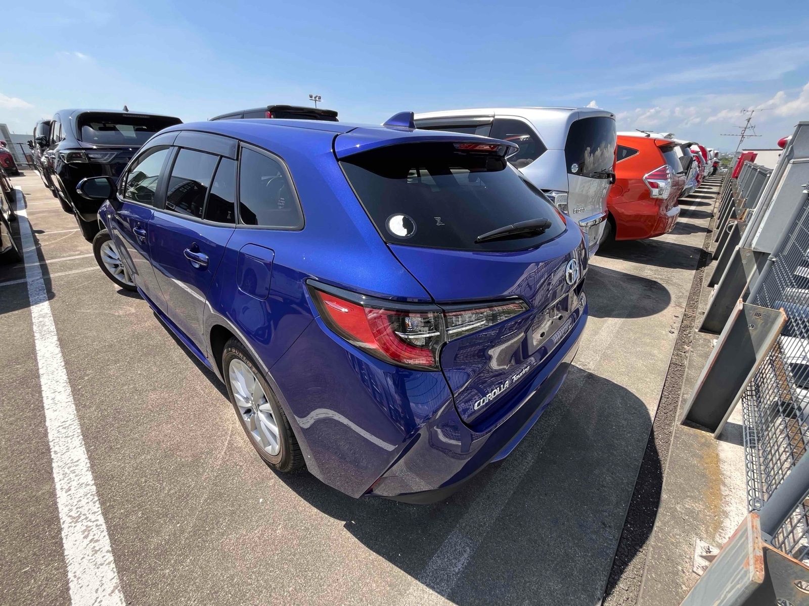 TOYOTA COROLLA TUOURING HYBRID S Thumbnail 2