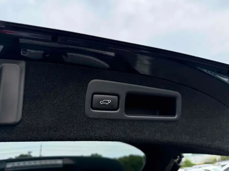 TOYOTA HARRIER HYBRID PREMIUM 4WD Thumbnail 20