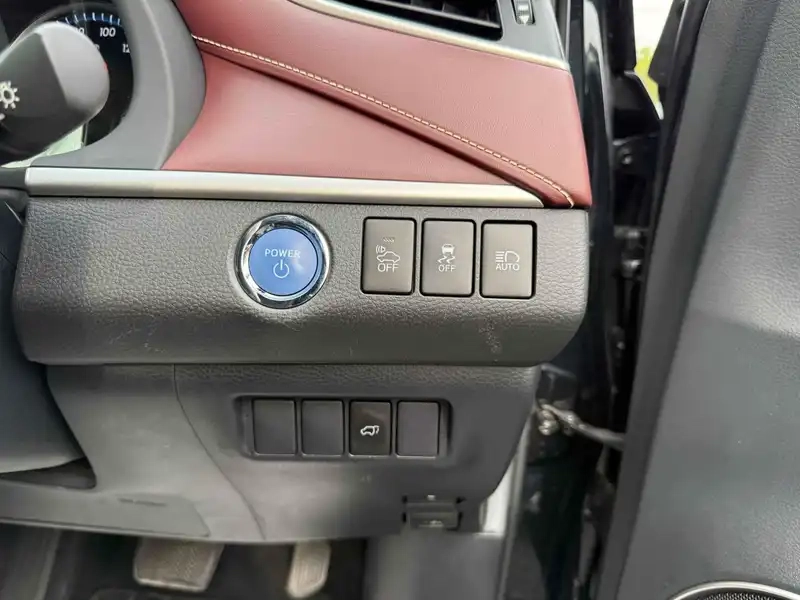 TOYOTA HARRIER HYBRID PREMIUM 4WD Thumbnail 16
