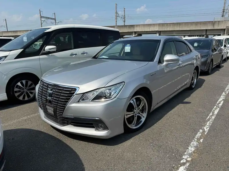TOYOTA CROWN HYBRID ROYAL SALOON Thumbnail 1