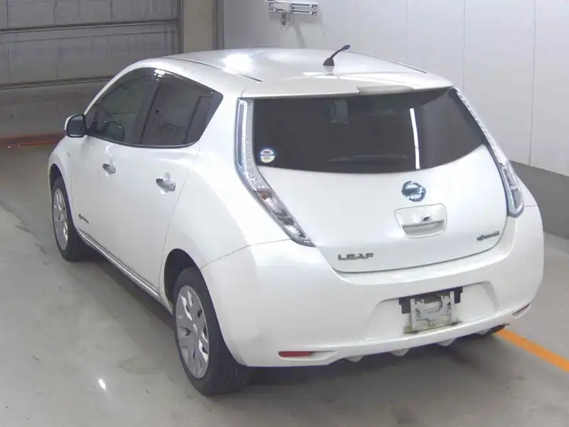 NISSAN LEAF  Thumbnail 4