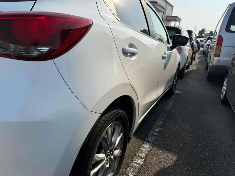 MAZDA DEMIO 13S TOURING Thumbnail 19