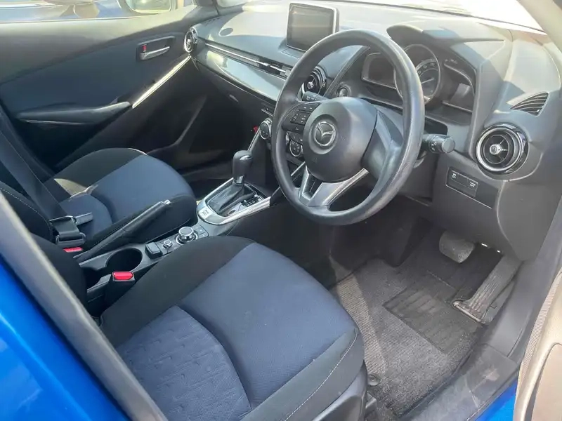 MAZDA DEMIO 13S Thumbnail 5