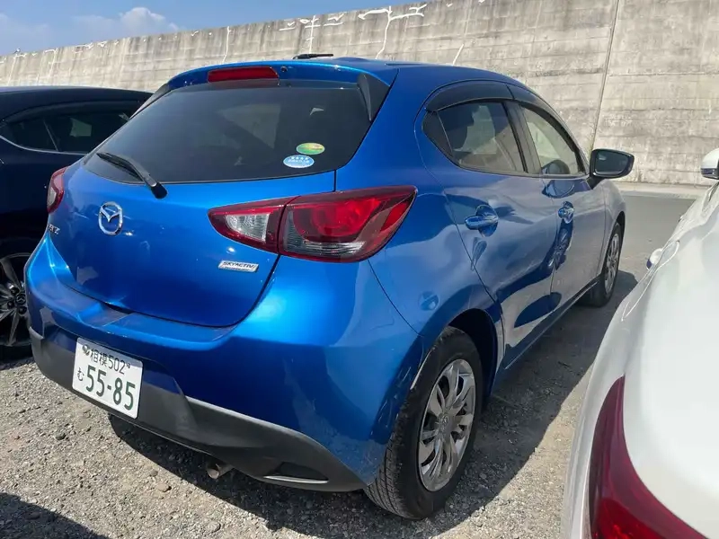 MAZDA DEMIO 13S Thumbnail 4