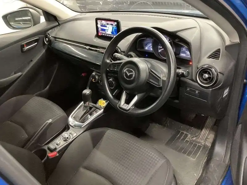 MAZDA DEMIO 13S Thumbnail 3