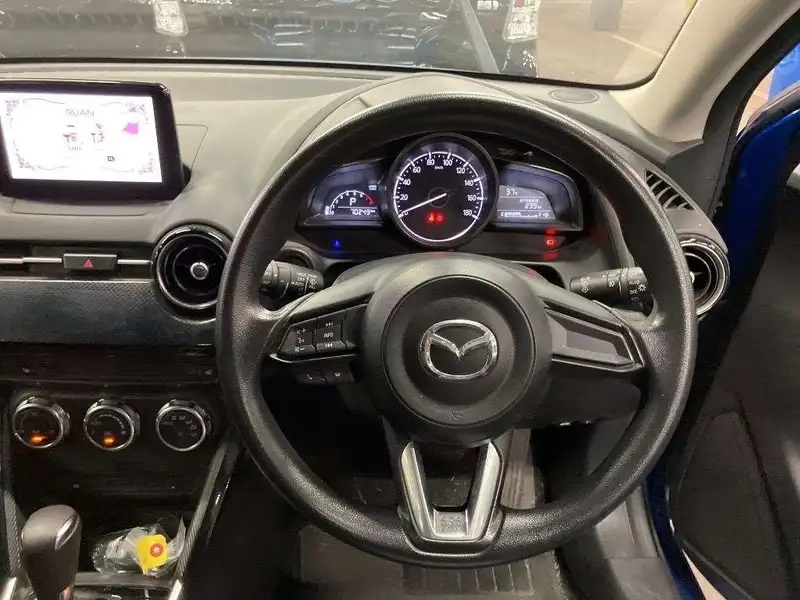 MAZDA DEMIO 13S Thumbnail 6