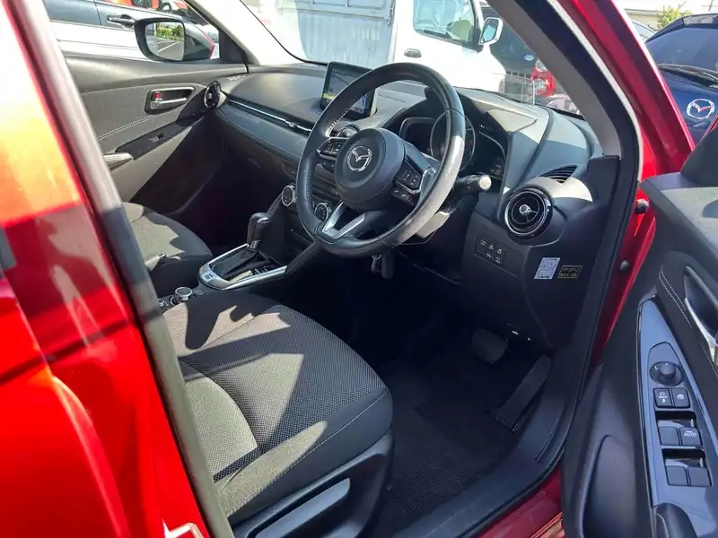 MAZDA DEMIO 15S TOURING Thumbnail 3