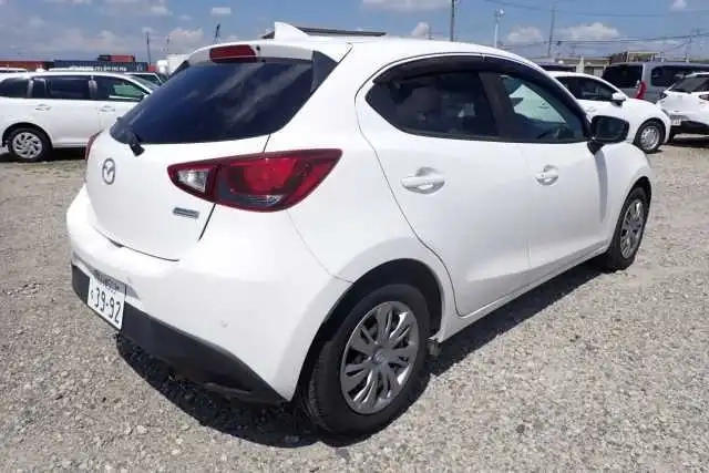 MAZDA DEMIO 15S Thumbnail 2
