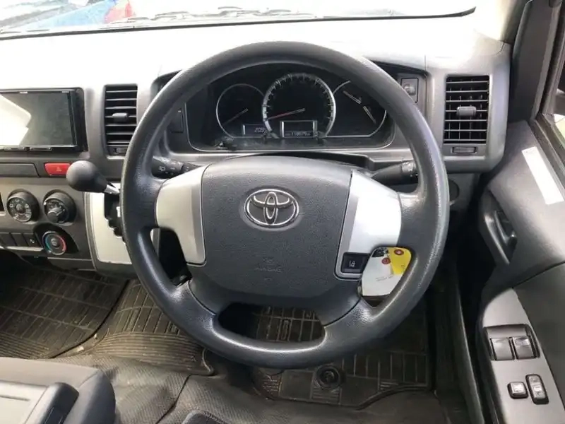 TOYOTA HIACE VAN DX Thumbnail 7
