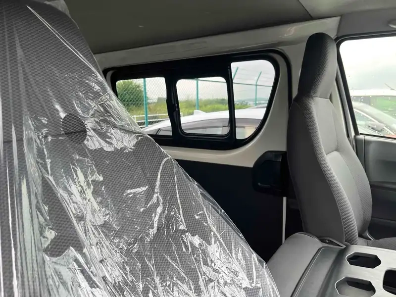 TOYOTA HIACE VAN 5D LONG DX GL PACKAGE Thumbnail 5