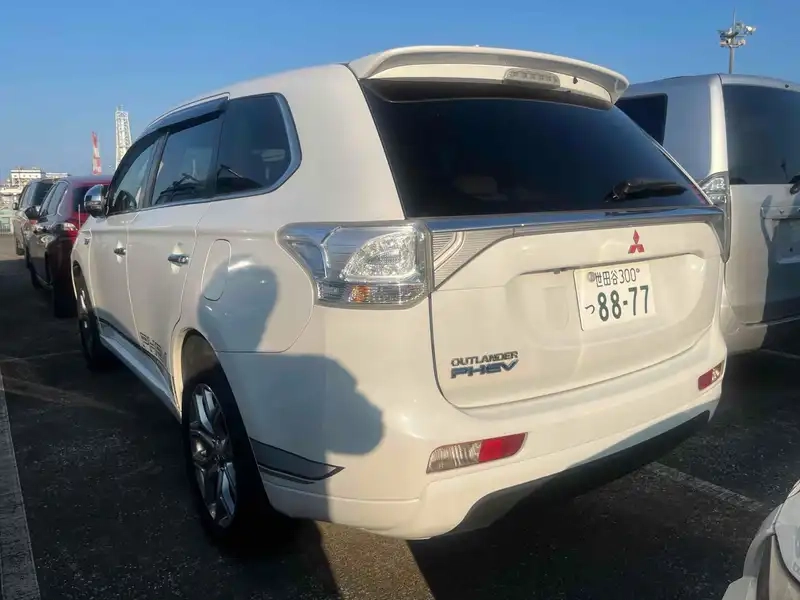 MITSUBISHI OUTLANDER PHEV 4WD G NAVI PACKAGE Thumbnail 2