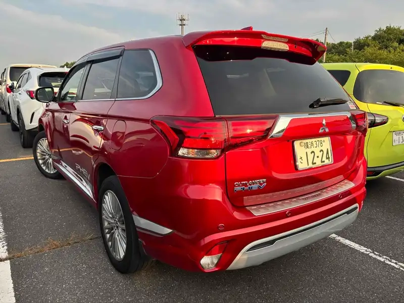MITSUBISHI OUTLANDER PHEV 4WD G Thumbnail 2