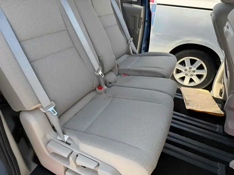 NISSAN SERENA X V SMART 2 4WD Thumbnail 13