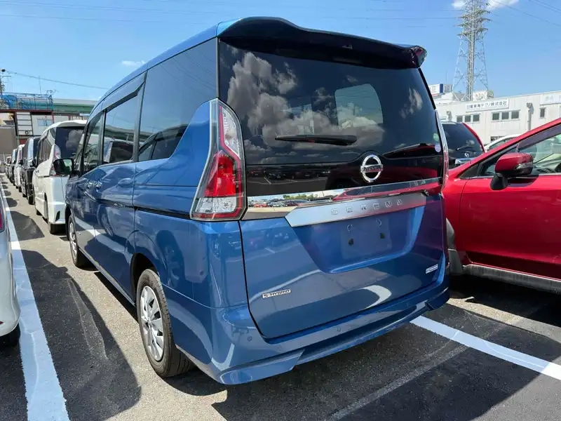 NISSAN SERENA X V SMART 2 4WD Thumbnail 7