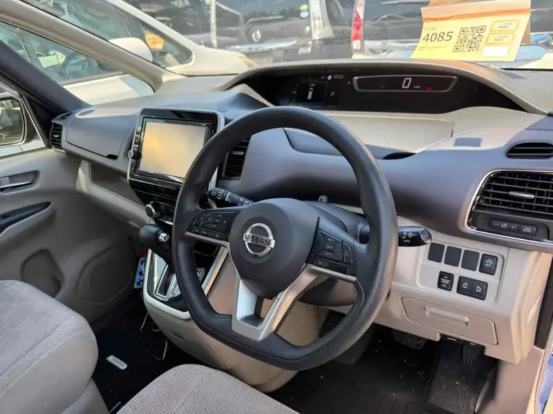 NISSAN SERENA X V SMART 2 4WD Thumbnail 9