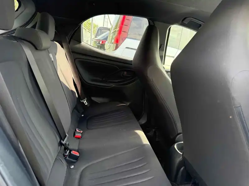 TOYOTA YARIS HYBRID X SAFETYSENSING Thumbnail 12