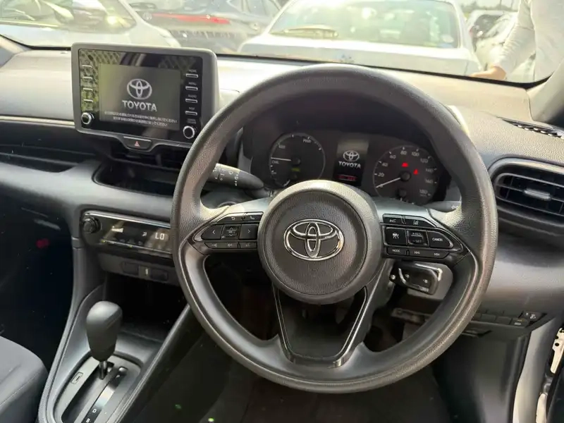 TOYOTA YARIS HYBRID X SAFETYSENSING Thumbnail 10