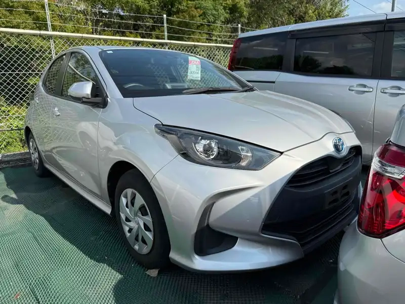 TOYOTA YARIS HYBRID X SAFETYSENSING Thumbnail 1