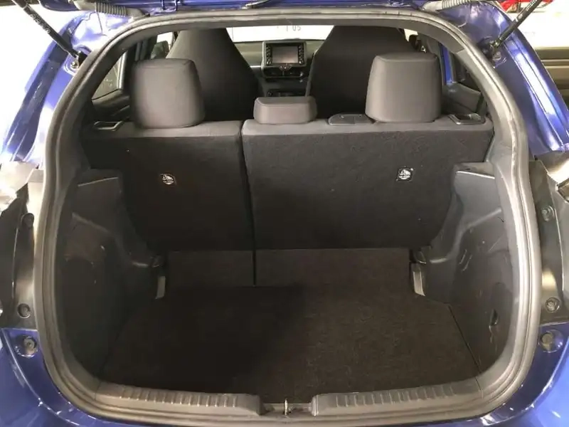 TOYOTA YARIS HYBRID X Thumbnail 10