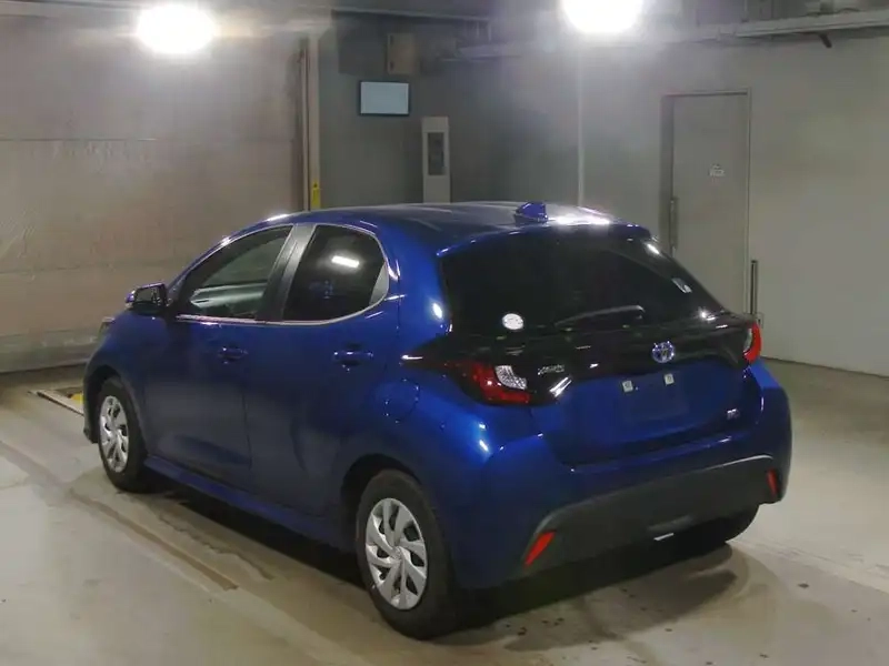 TOYOTA YARIS HYBRID X Thumbnail 6
