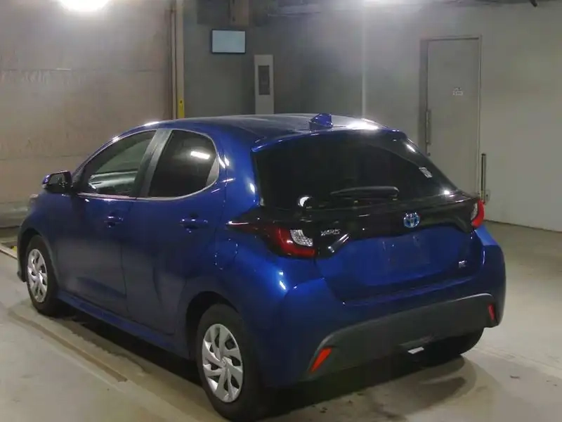 TOYOTA YARIS HYBRID X Thumbnail 6