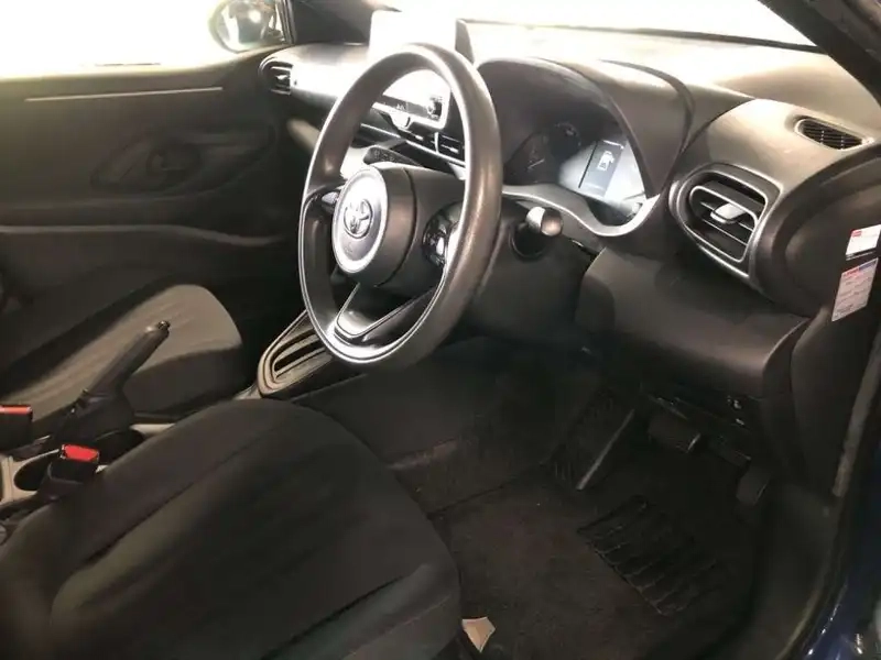 TOYOTA YARIS HYBRID X Thumbnail 5