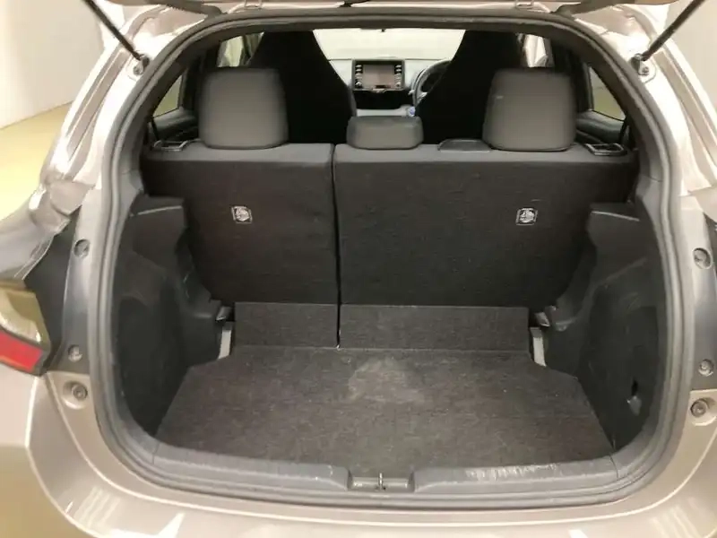TOYOTA YARIS HYBRID X Thumbnail 11