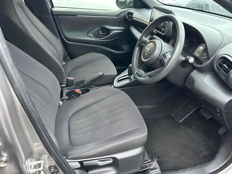 TOYOTA YARIS HYBRID X Thumbnail 14