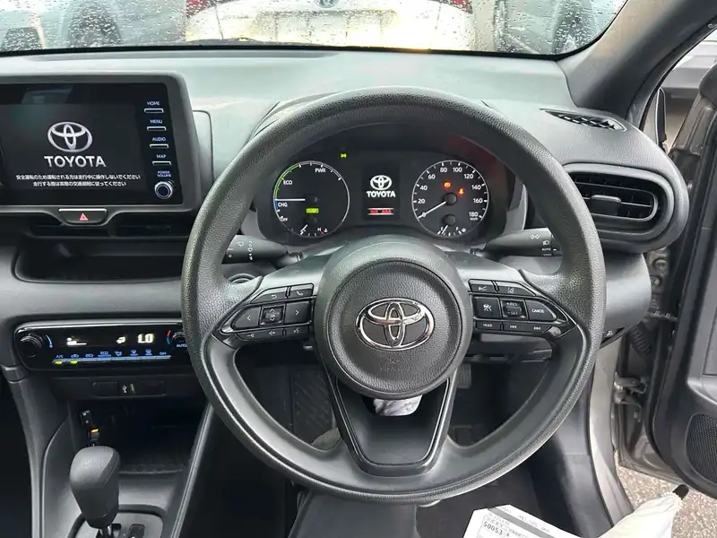 TOYOTA YARIS HYBRID X Thumbnail 17